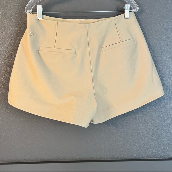 LULULEMON • NWT Utilitech relaxed fit high rise jeans shorts • size 12 - Picture 4 of 5